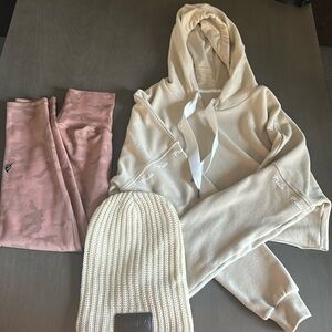 P Tula matching set size medium perfect condition